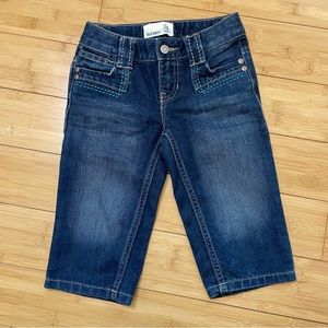 Old Navy girl’s denim pants size 6. Adjustable waist and decorative stitching.